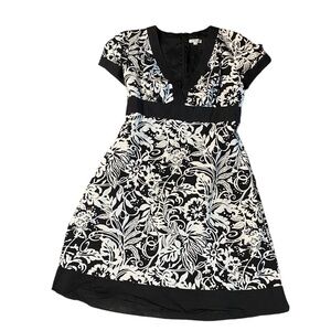 OC BY OC WOMEN’s BLACK AND WHITE FLORAL FIT AND FLARE DRESS BOW V NECK SIZE 12